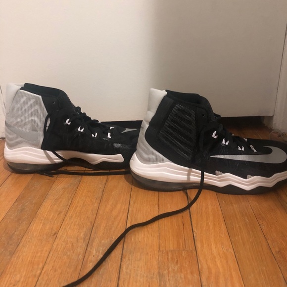 Nike basketball shoes - Picture 3 of 4